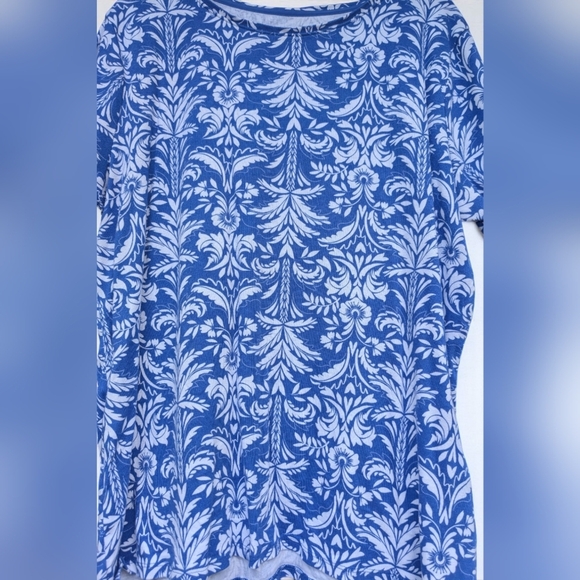 Croft & Barrow Essential Crewneck Tee Color: Blue And White Floral  Size:L (EUC) - Picture 6 of 8